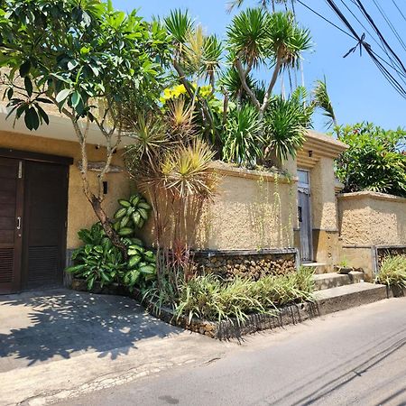 Villa Nesanur - Comfortable & Spacious Beachside Sanur Buitenkant foto