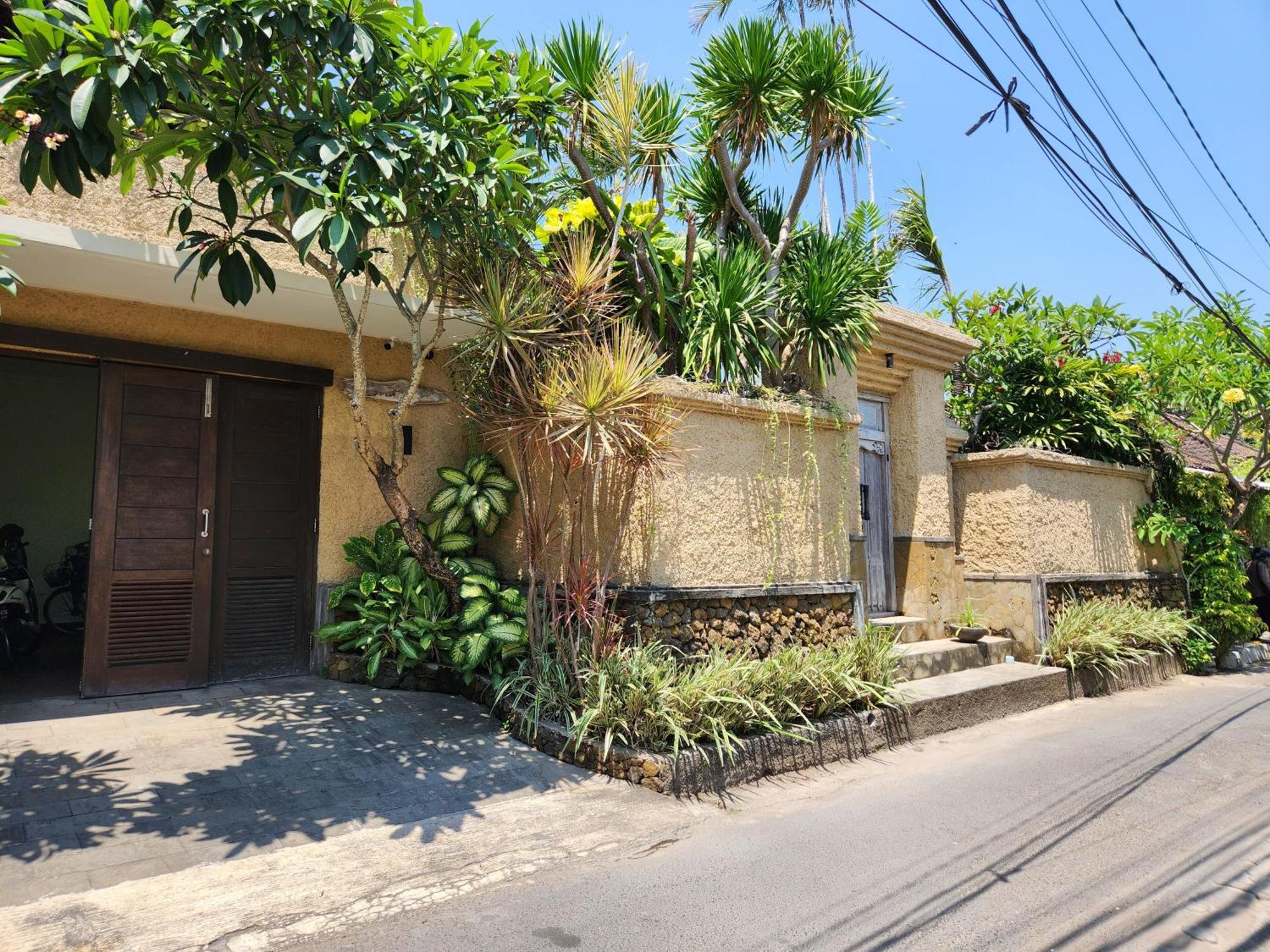 Villa Nesanur - Comfortable & Spacious Beachside Sanur Buitenkant foto