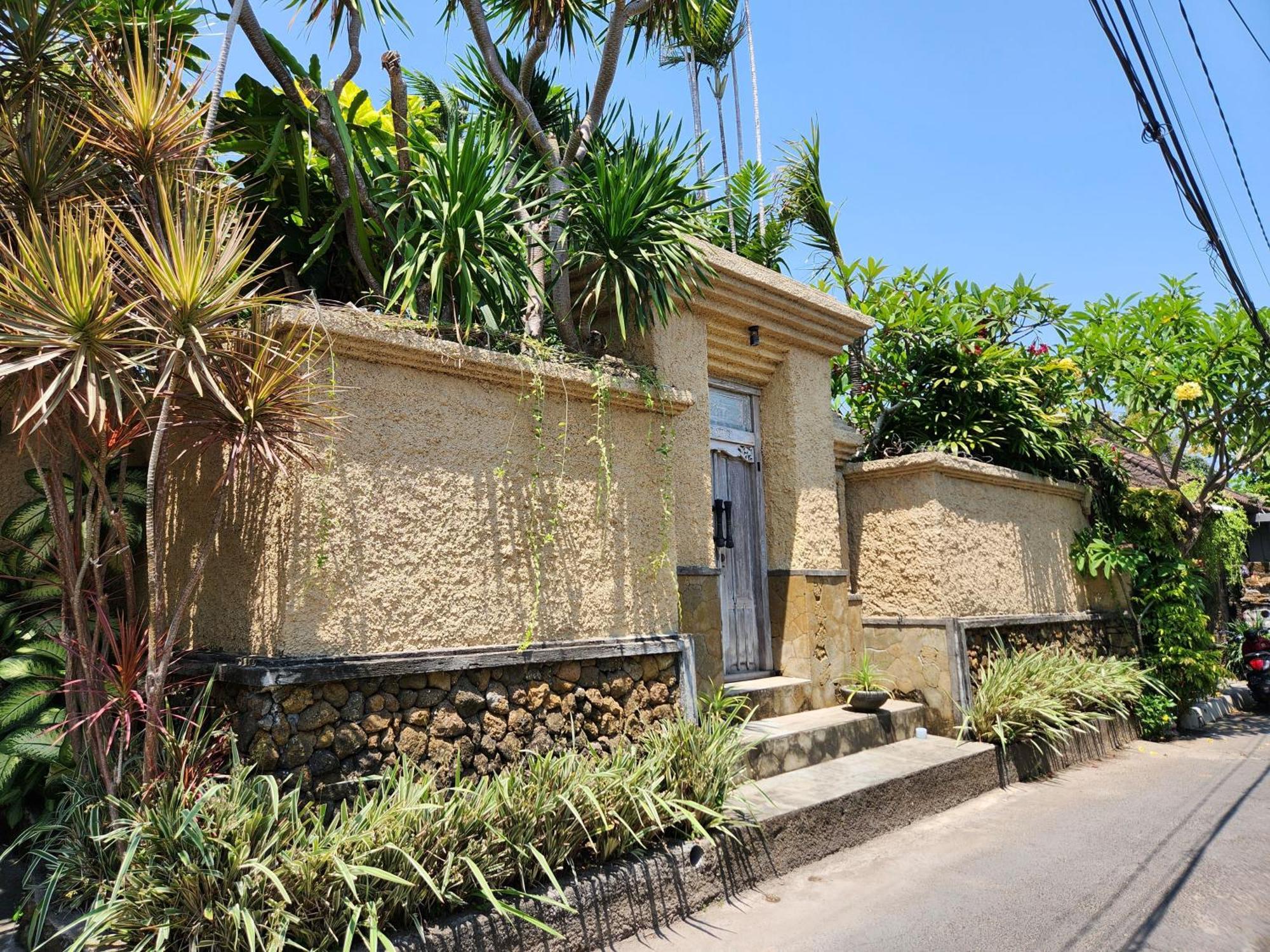 Villa Nesanur - Comfortable & Spacious Beachside Sanur Buitenkant foto
