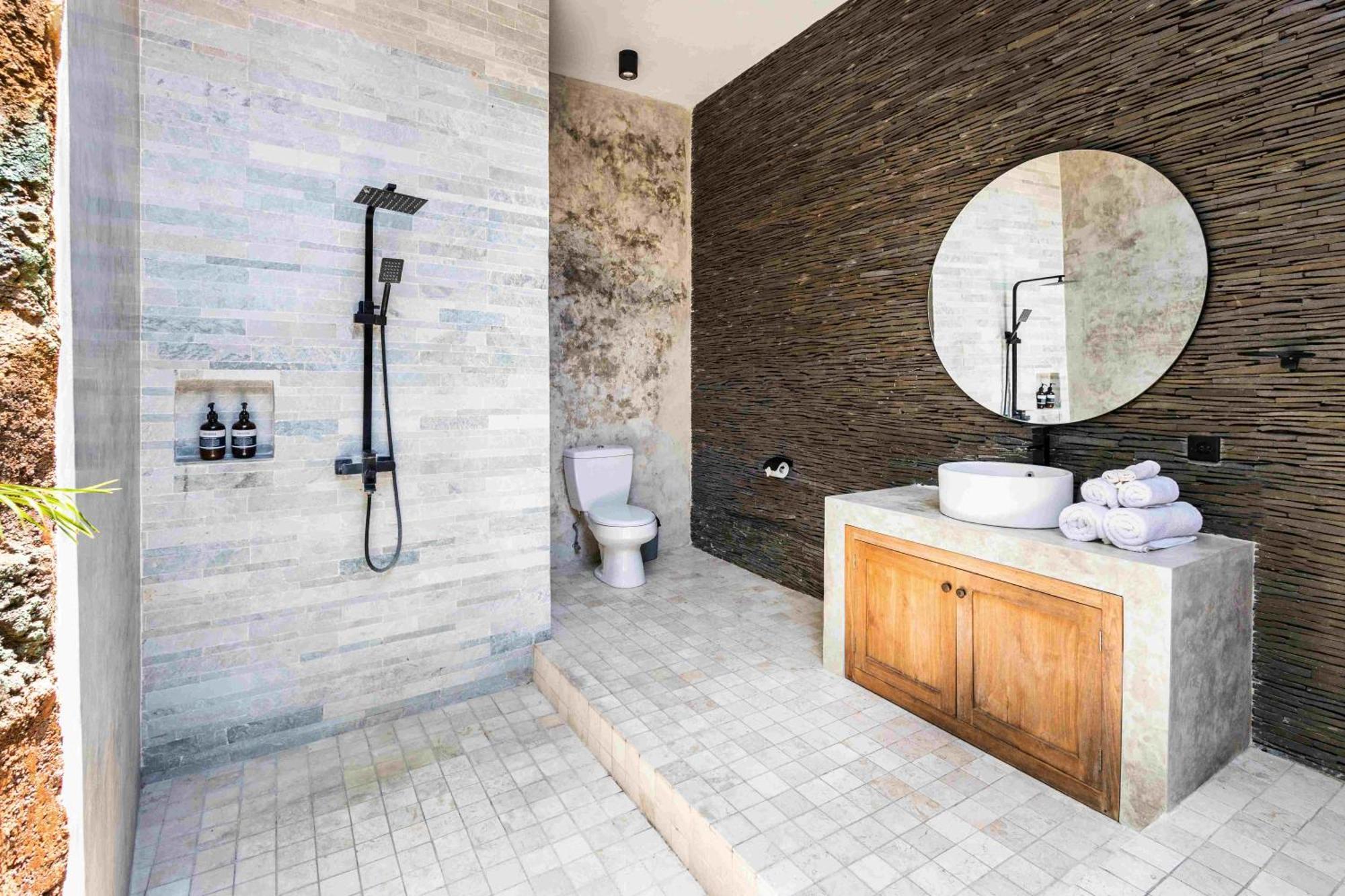Villa Nesanur - Comfortable & Spacious Beachside Sanur Buitenkant foto